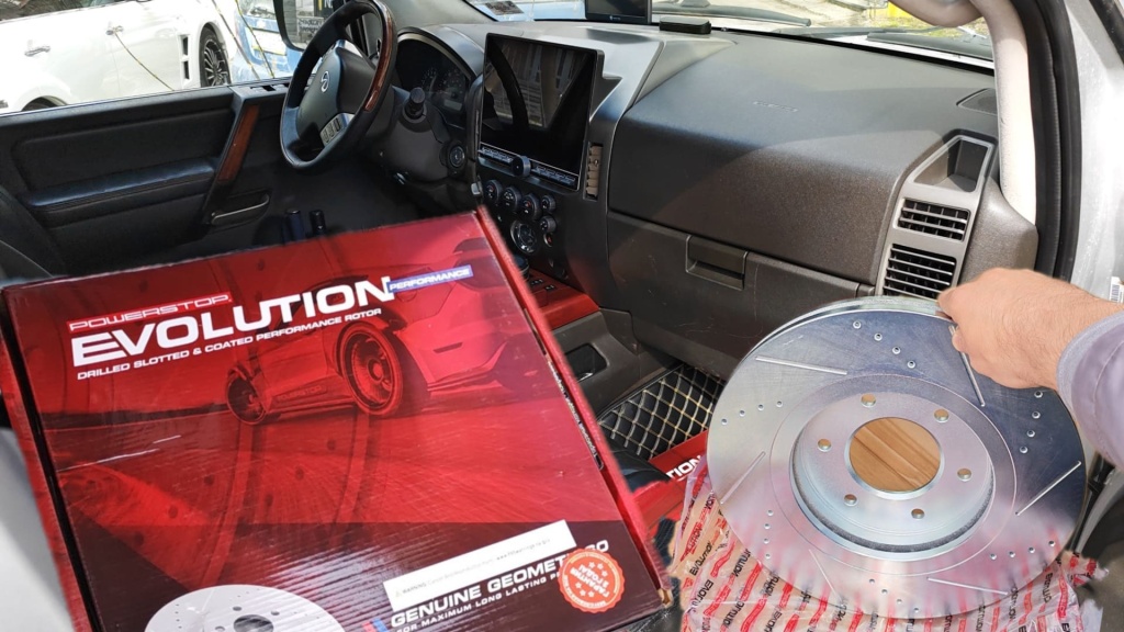 AutoBlogQX56_34.jpg